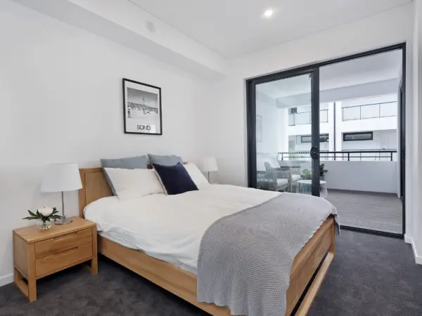 Understanding the Current Exchange Rate Dynamics