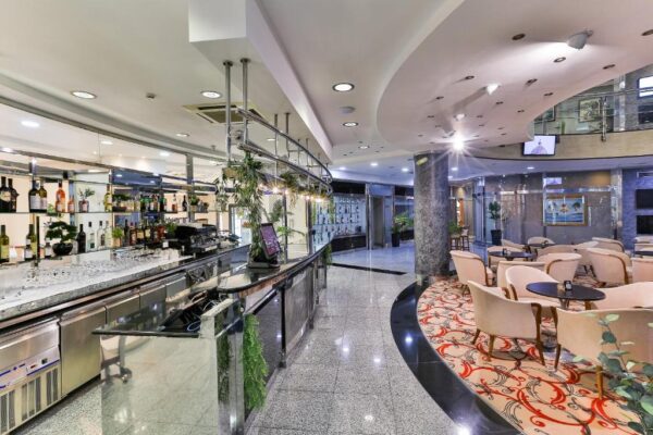 Exploring Kings Park Hotel: Your Ideal Stay in the City