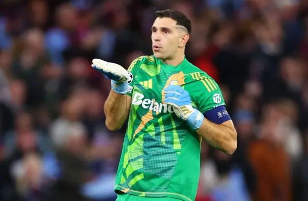Emiliano Martínez: The Rise and Impact of a Goalkeeping Star
