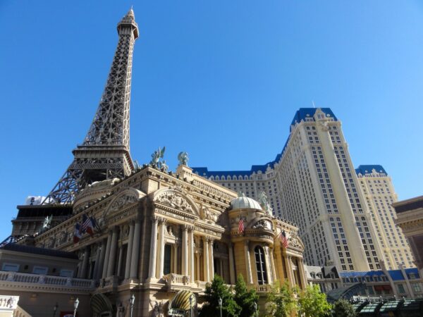 Finding Affordable Flights to Vegas: Current Trends
