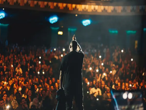 Mo Gilligan: The Shining Star of British Comedy