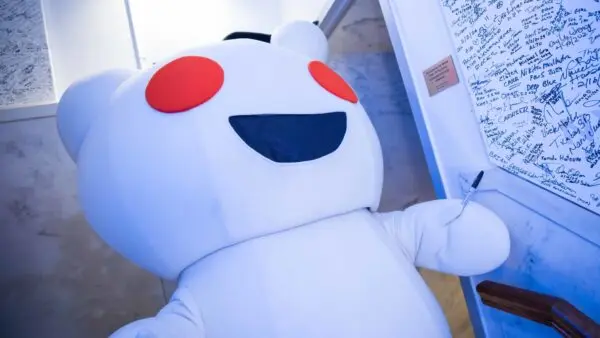 The Significance of Reddit in Online Communities