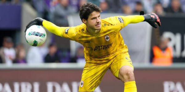 The Journey of Senne Lammens: A Rising Star in Football