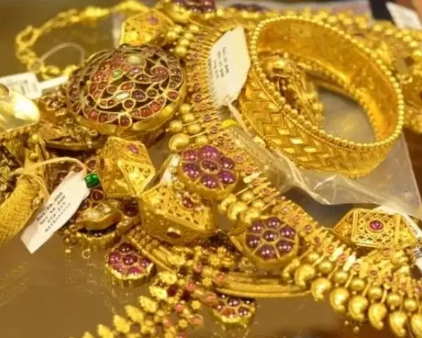Gold Price Drops Significantly in Pakistan
