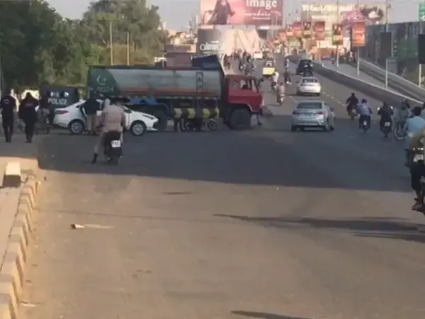 U.s. consulate: Protests Erupt Outside  in Karachi