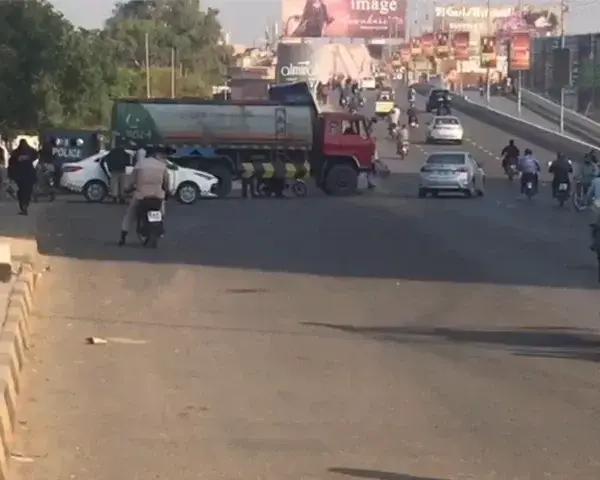 U.s. consulate: Protests Erupt Outside  in Karachi