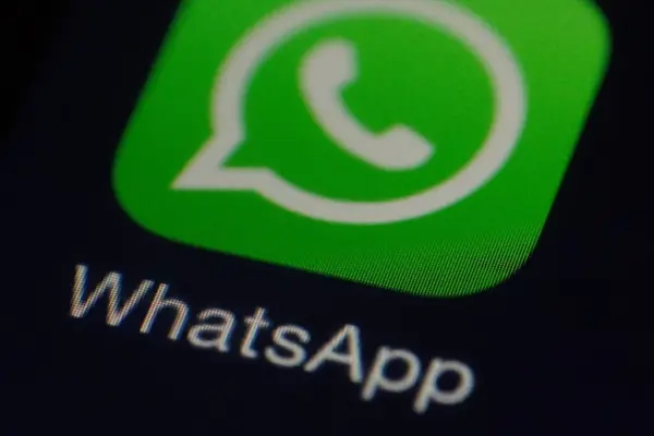 WhatsApp adds multiple accounts support and new features for iOS