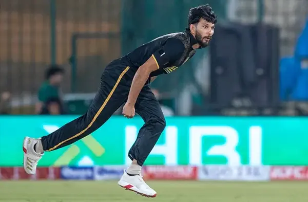 Asif Mehmood Shines on PSL Debut with Four Wickets