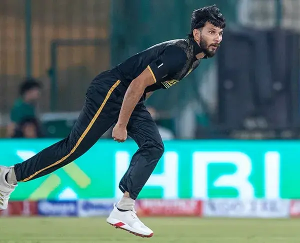 Asif Mehmood Shines on PSL Debut with Four Wickets