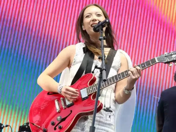 Laufey’s Unique Jazz-Pop Sound Gains Global Audience
